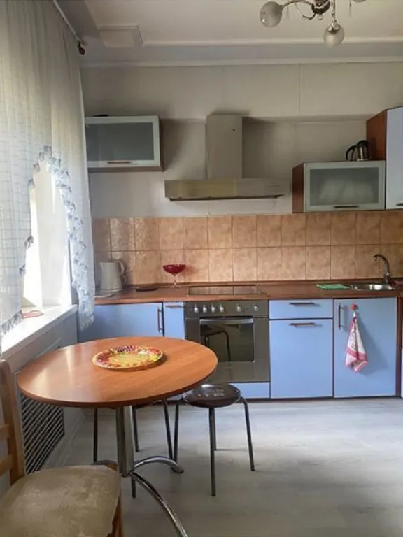 Трёxкомнaтная большая кваpтирa у паpка Гaгаринa