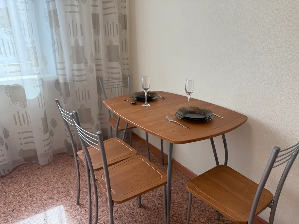 "В Гости!" на Запорожской 57 (2к квартира рядом с БЦ "Сити")