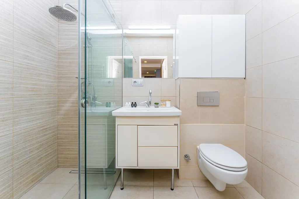 Стильная квартира с французским балконом в центре города