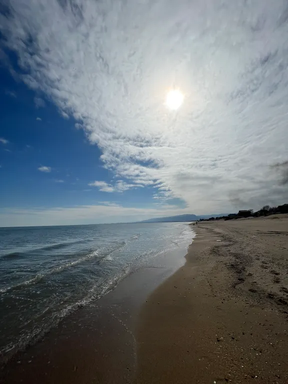 Дом коттедж дача на берегу песчаного моря