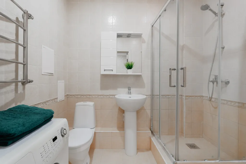 Большая квартира с раздельными комнатами и кухней