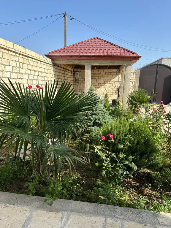 Большой красивый дом у моря