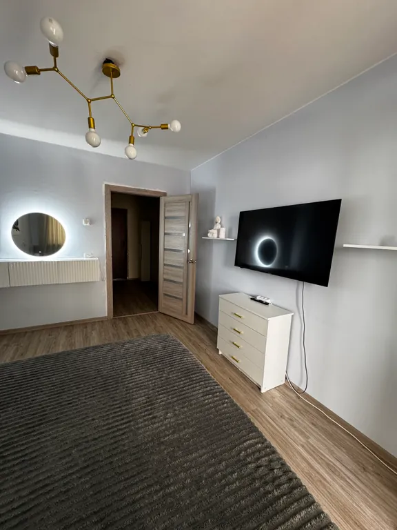 Стильная двушка в сердце города! Рядом набережная и Броско Молл