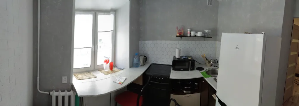 Уютная квартира, рядом склон, бассейн, магазины, парк.