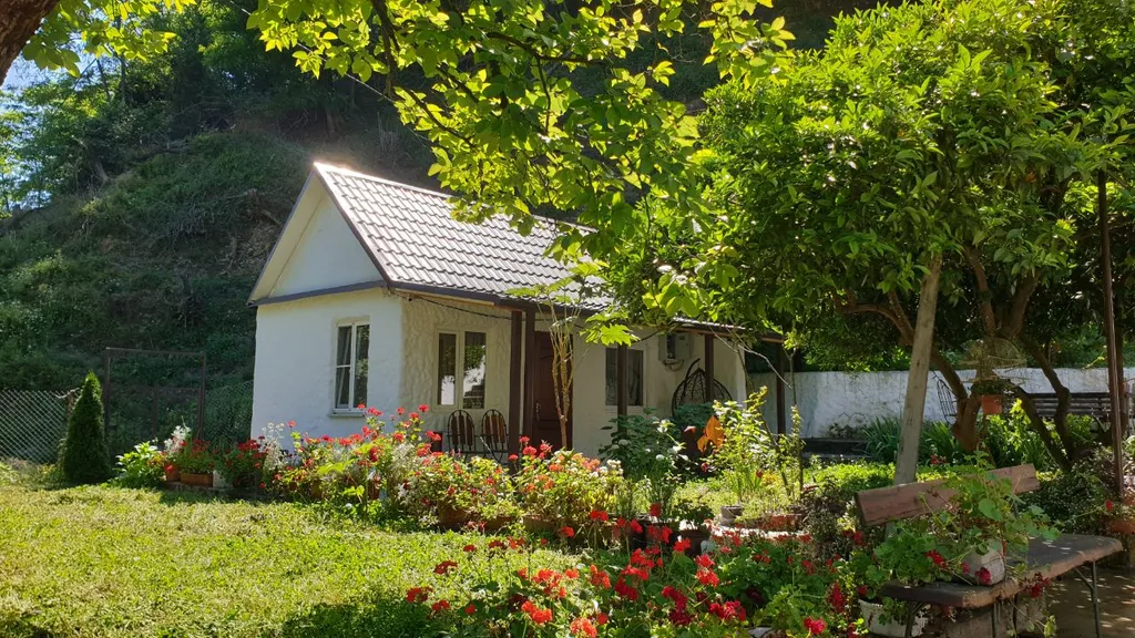 Коттедж Гостевой дом в тихом месте недалеко от центра — Сухум