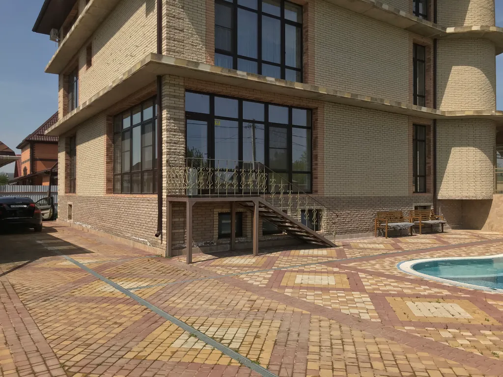 Вилла Казачка с теплым уличным бассейном