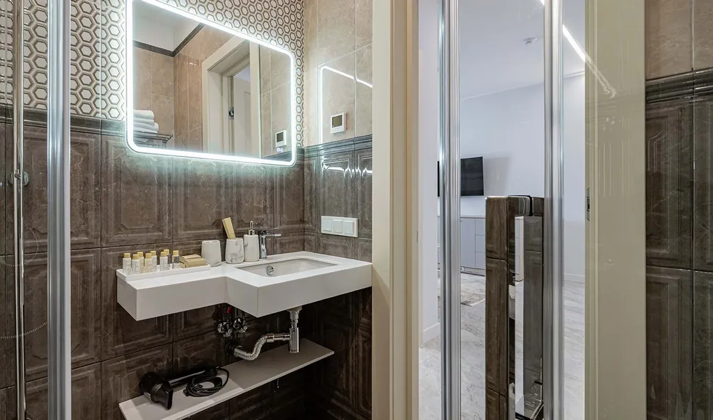 Делюкс с выходом к бассейну и террасой