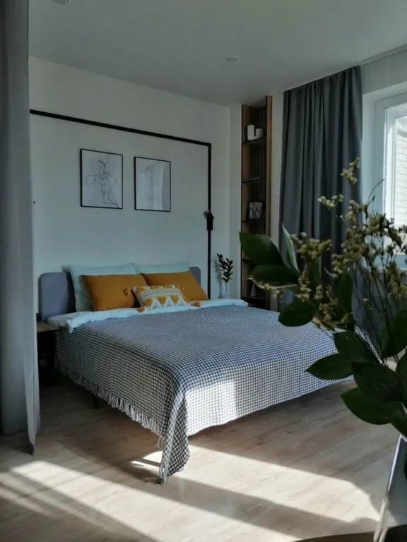 Чистaя cветлая пpоcторная студия cо свежим pемонтом