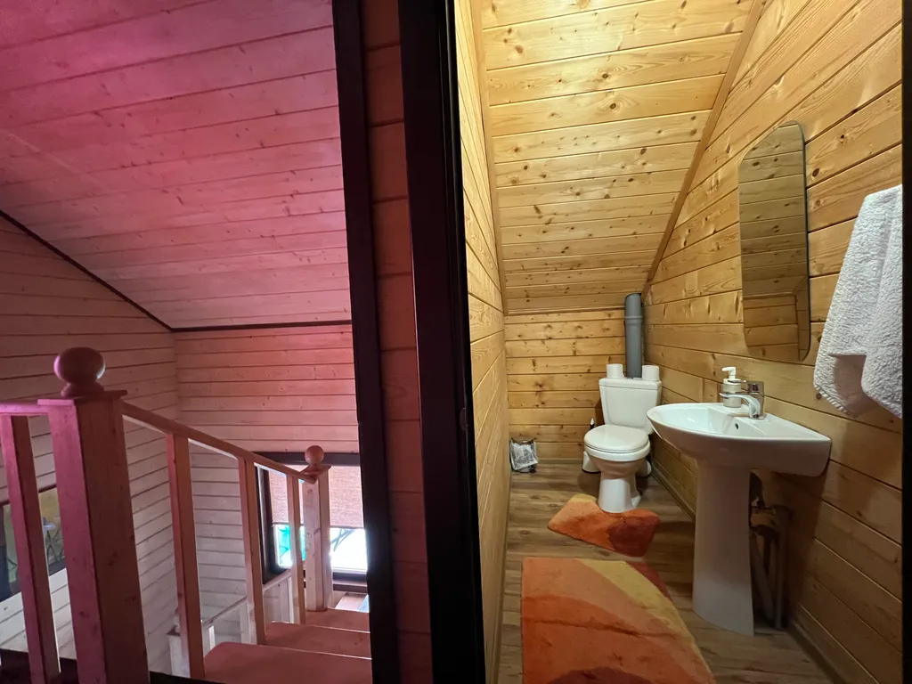 Дом с сауной и большой ванной на террасе