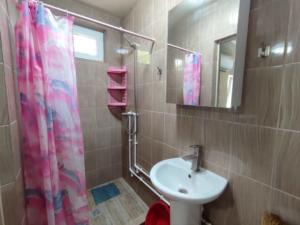 Благоустроенный домик с двумя изолированными комнатами для гостей