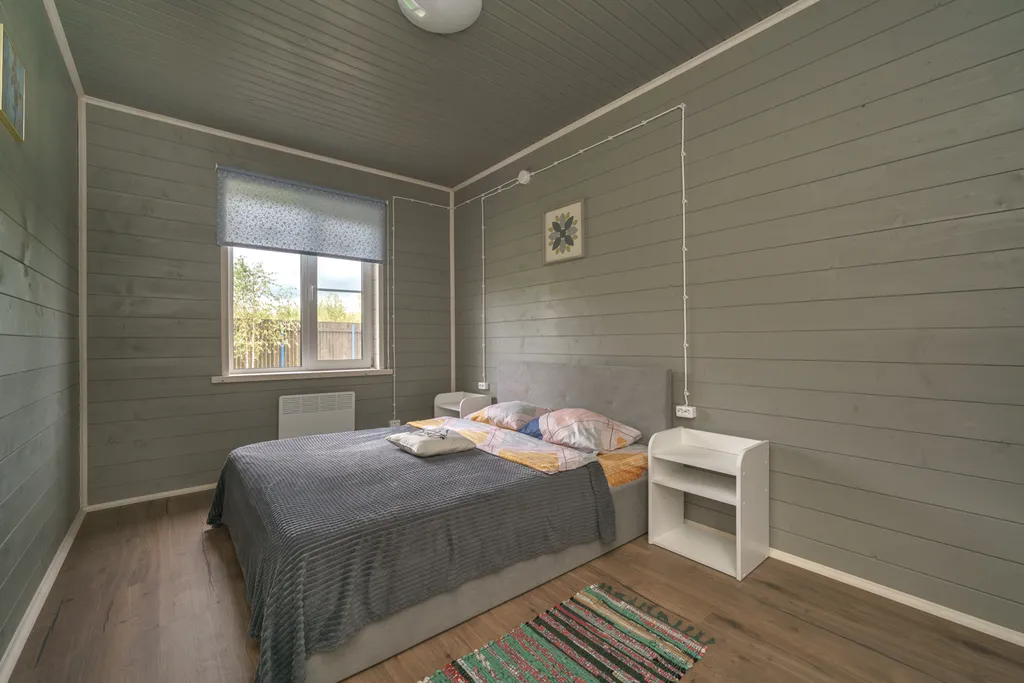 Новый загородный дом у реки с баней и бассейном