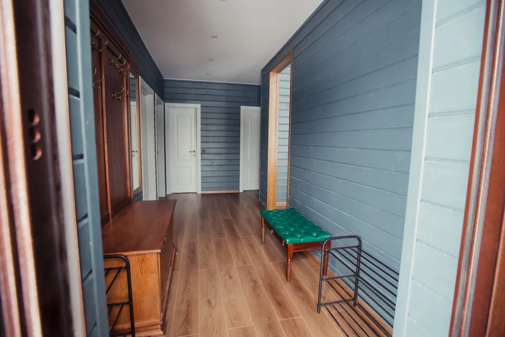 Большой панорамный коттедж в английском стиле с видом на озеро