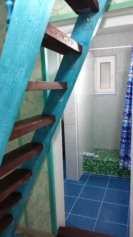 Уютный дом в тихом месте в лесу