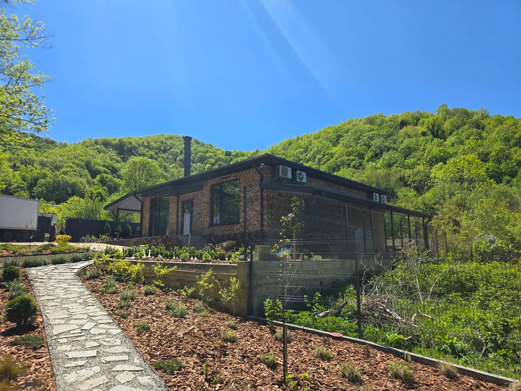 Уединенная вилла в окружении гор на Черноморском побережье