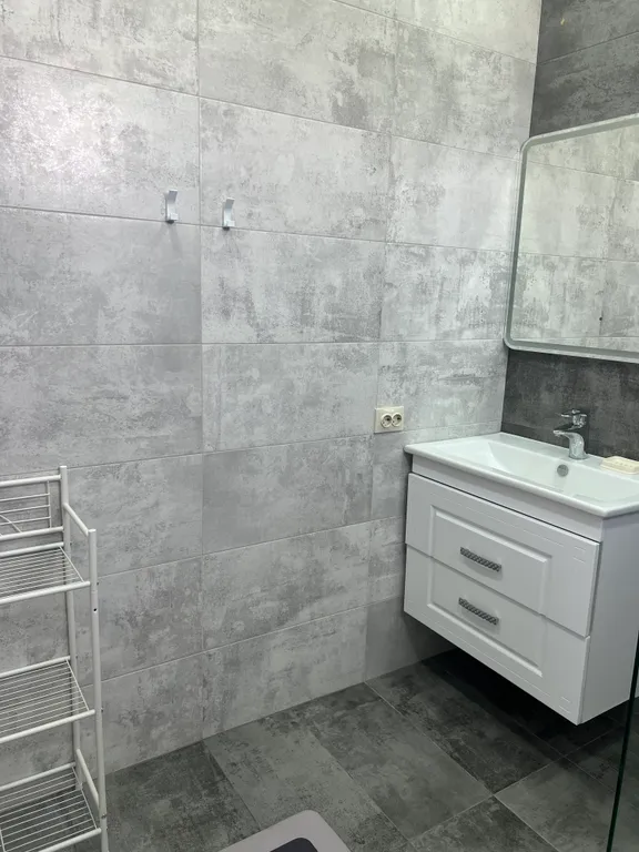 Новый двухэтажный дом на берегу моря, есть все необходимое