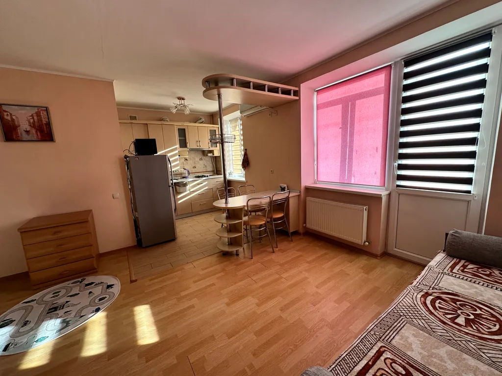 Просторная 2-комнатная студия в центре города