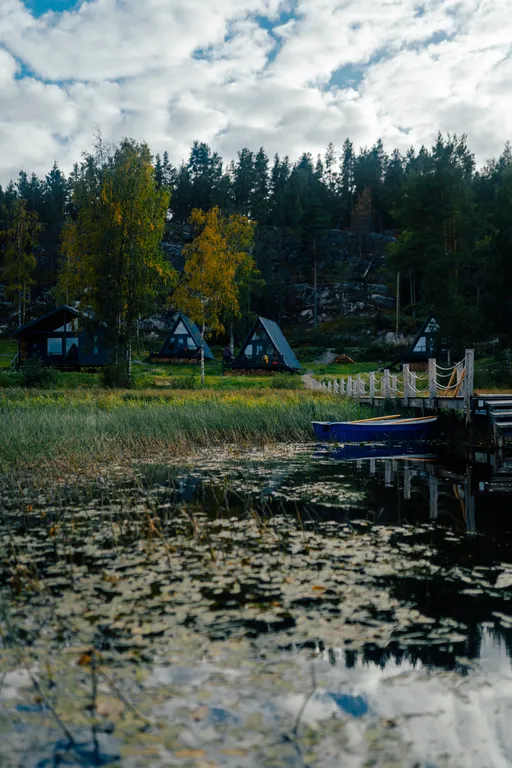 Дом с видом на озеро рядом с Ладожскими шхерами