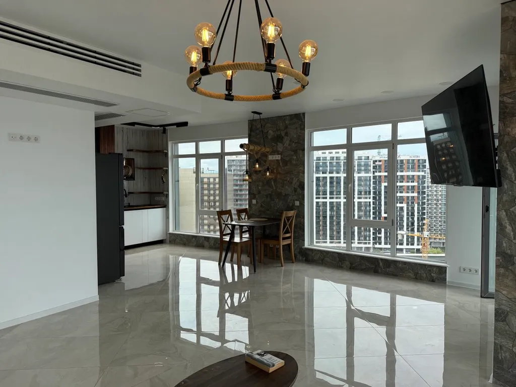 Дизайнерская квартира с прямым видом на море в премиальном комплексе