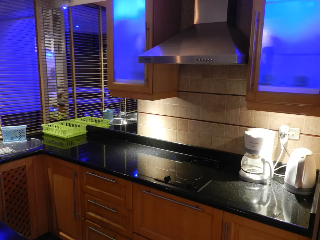 Студия с фронтальным видом на море