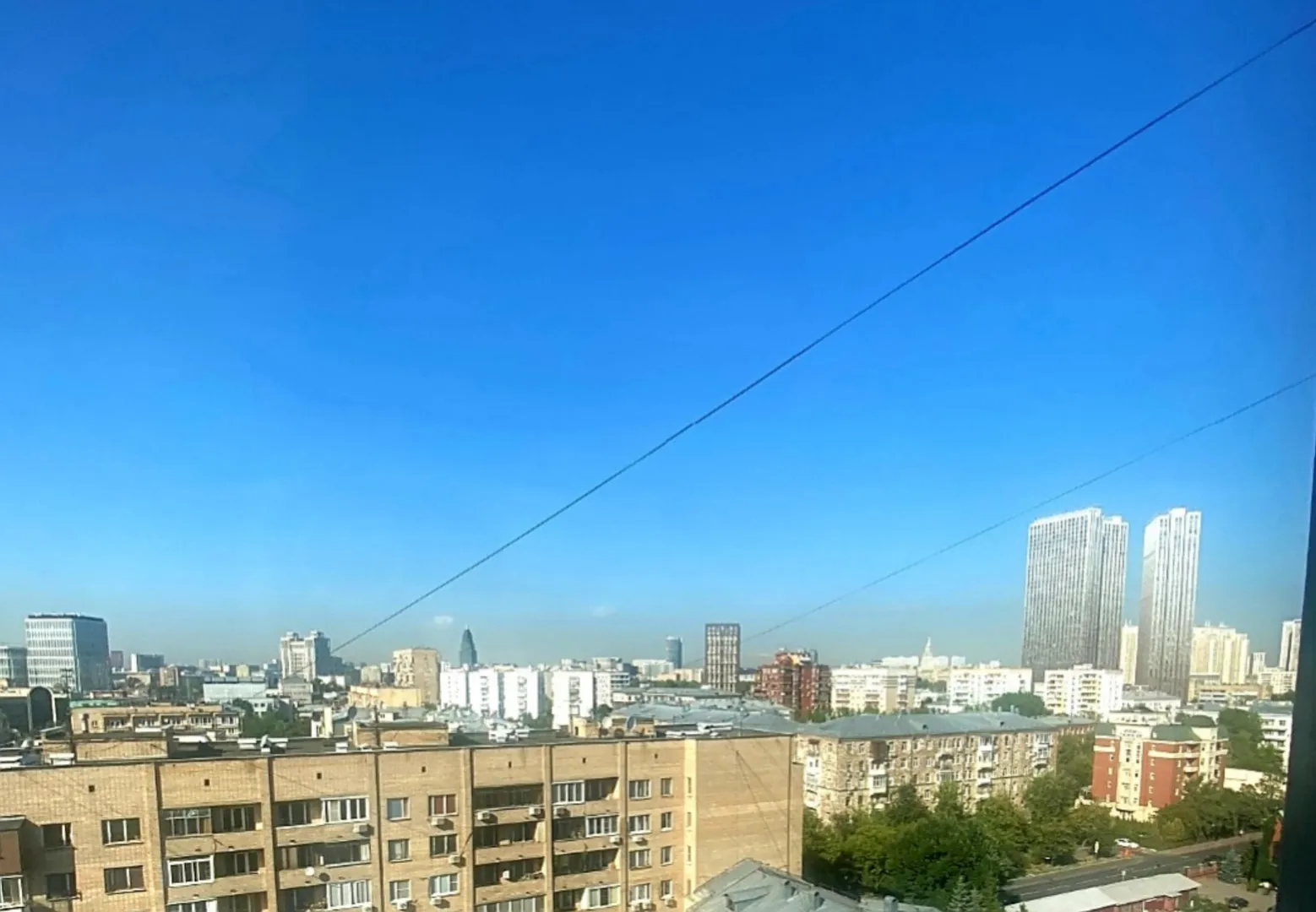 Вид на город из окна