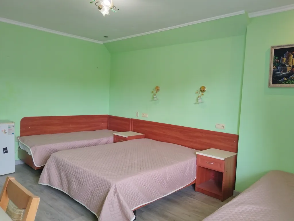 Квартира Квартира Четырехместный номер в гостевом доме Легенда с бассейном. — Анапа