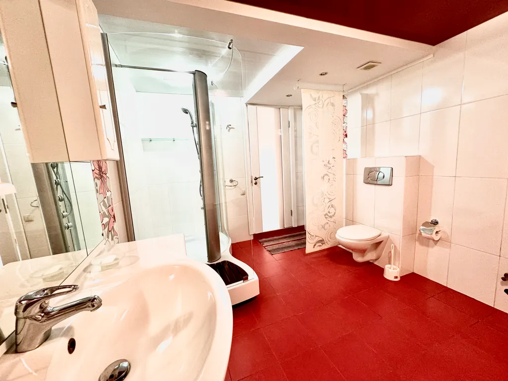 Дом с бассейном