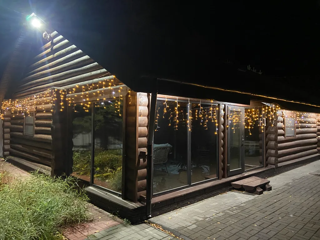 Сказочный дом в лесу