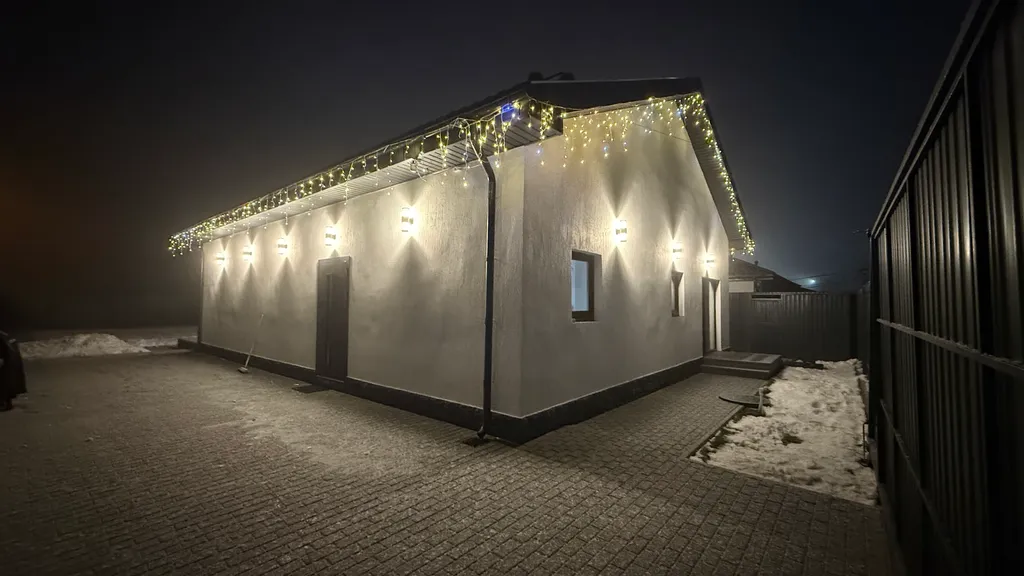 Коттедж Совершенно новый дом для праздников, рядом с метро — аренда посуточно в Сельцо