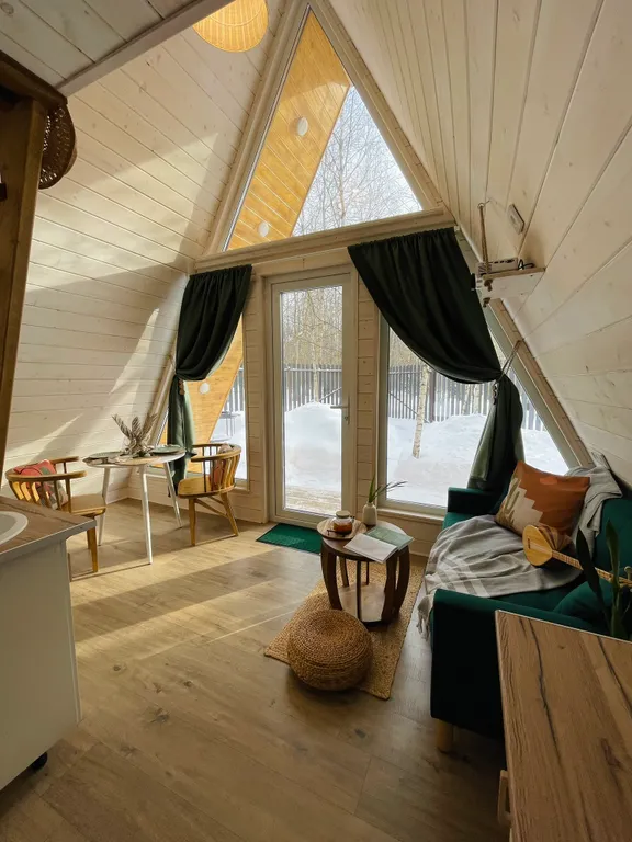 Треугольный дом