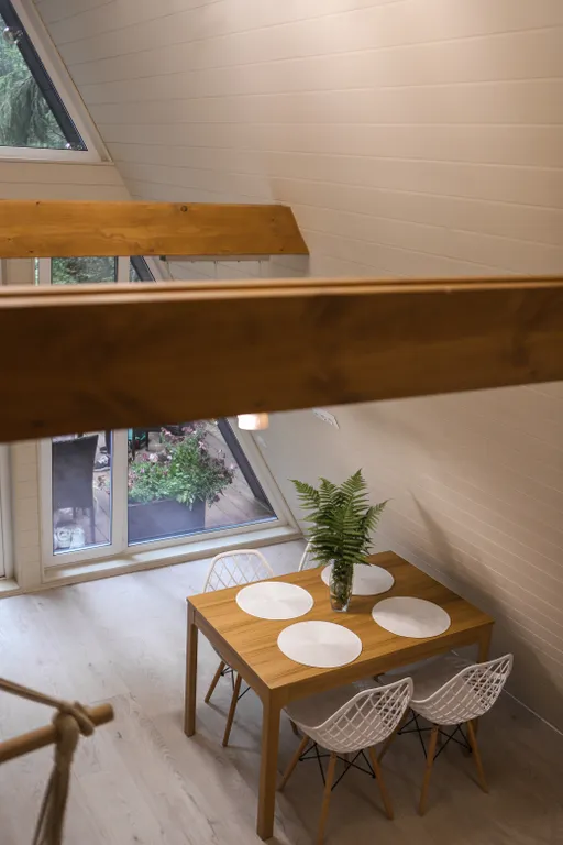 Нескучный треугольный дом Mökki с купелью