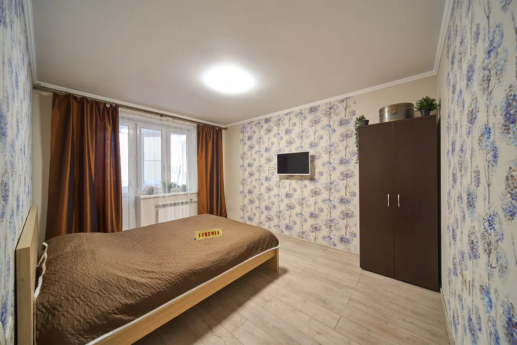 Вид на реку и крокус