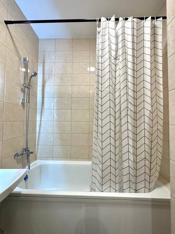 Новый дизайнерский апартамент с бесплатной парковкой для гостей