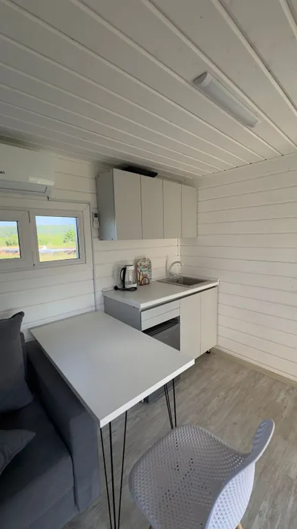 Уютный дом у озера