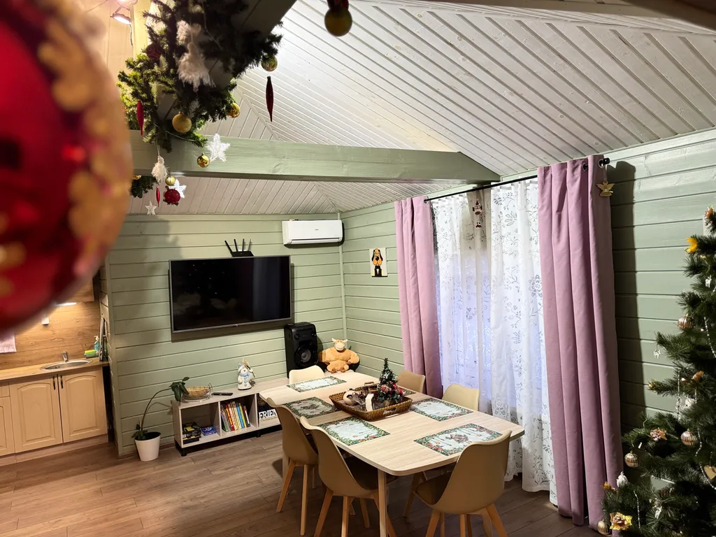 Загородный домик с бассейном и сауной