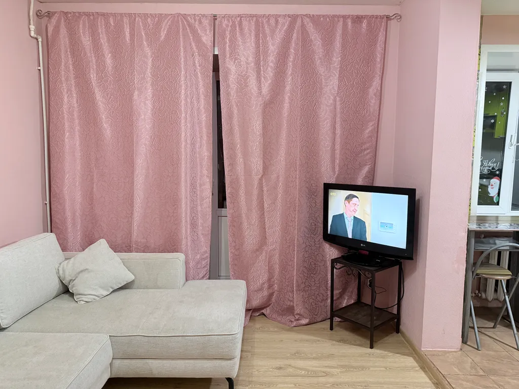 Двухкомнатная квартира рядом с набережной Волги