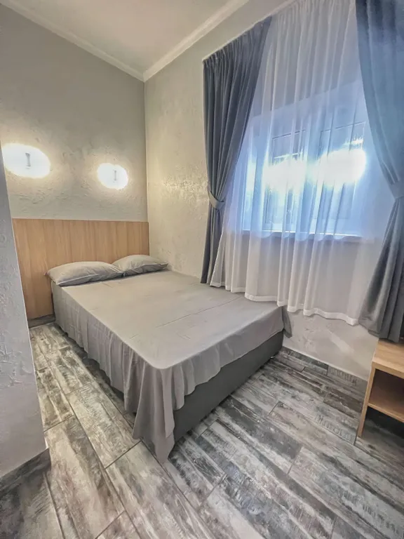 Коттедж с баней на дровах и теплым бассейном