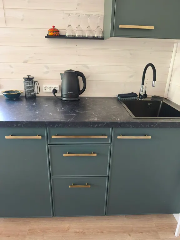 Новый деревянный современный дом в 2 минутах от моря