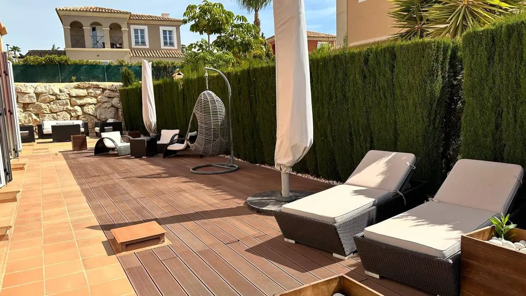 Уютная Семейная Вилла с открытым бассейном