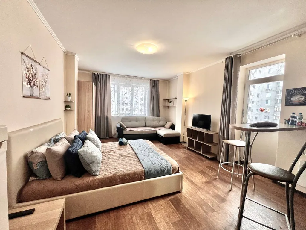 Квартира Уютная светлая студия, центр, ТЦ Вояж, парковка, кафе, аквапарк источник — Тюмень