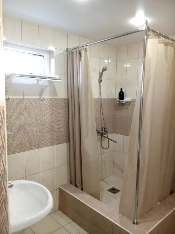 Коттедж Дом в цветущем саду — Темрюк