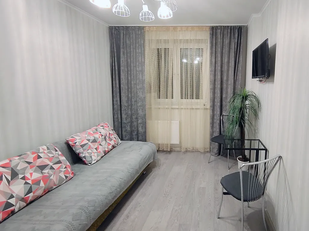 Светлая квартира с видом на рощу