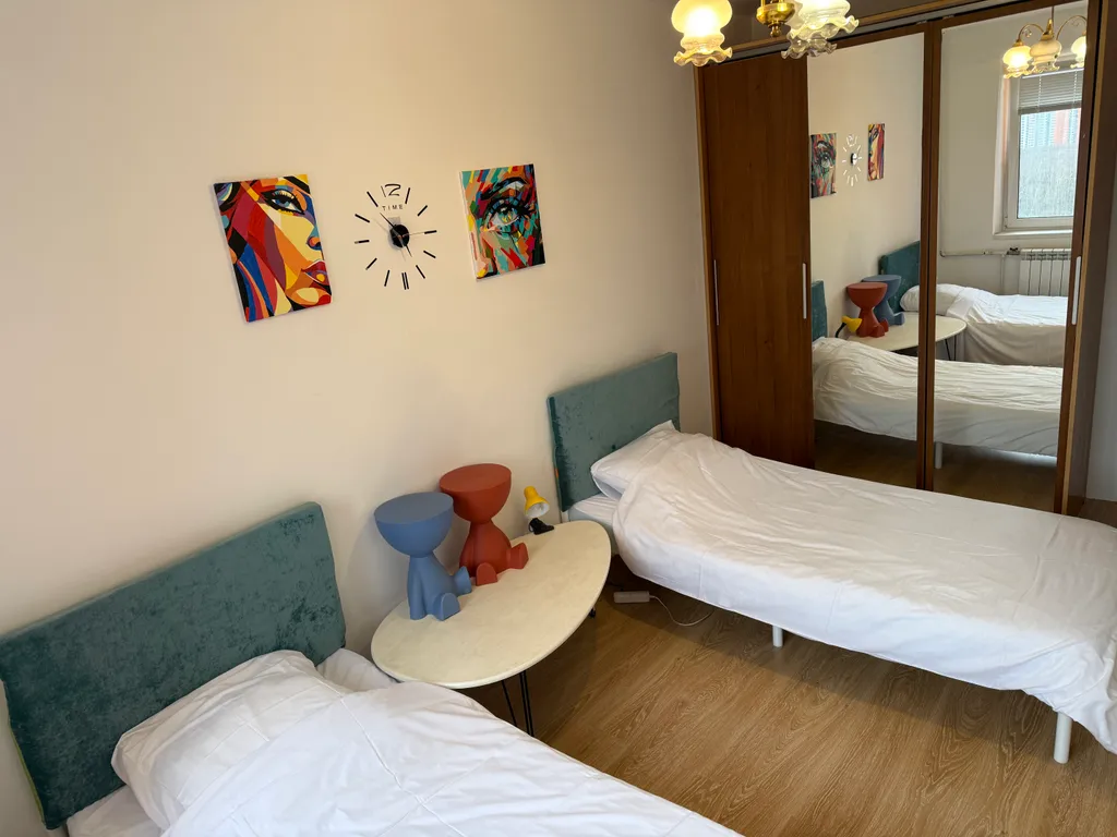 Комната у метро