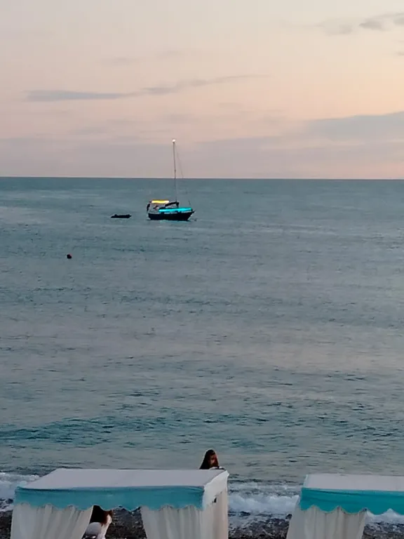 Комната с видом на море со всеми удобствами