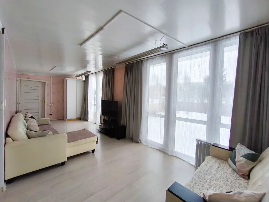 Комфортабельный 2-этажный дом с панорамным остеклением и русской баней