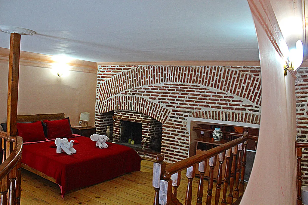 Двухуровневый апартамент с балконом в старом городе