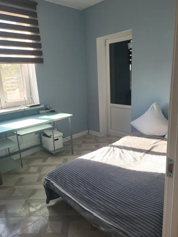 Дом с камином, зоной барбекю, батутом