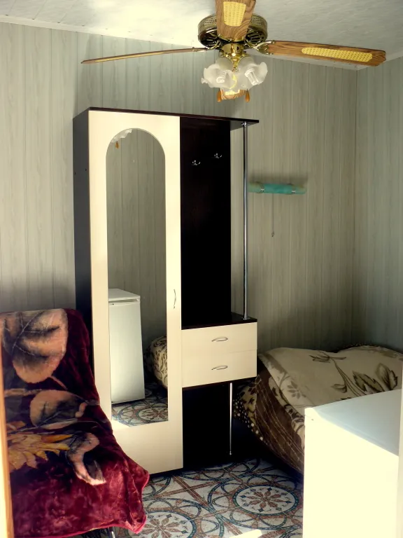 Домик с фонтаном