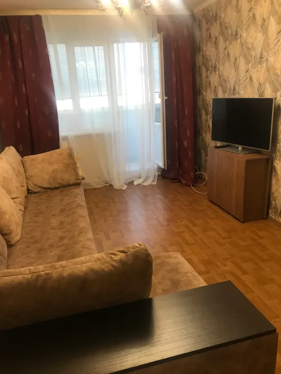 Уютная двухкомнатная квартира в центре ! Водстрой! 
Горячая вода есть!