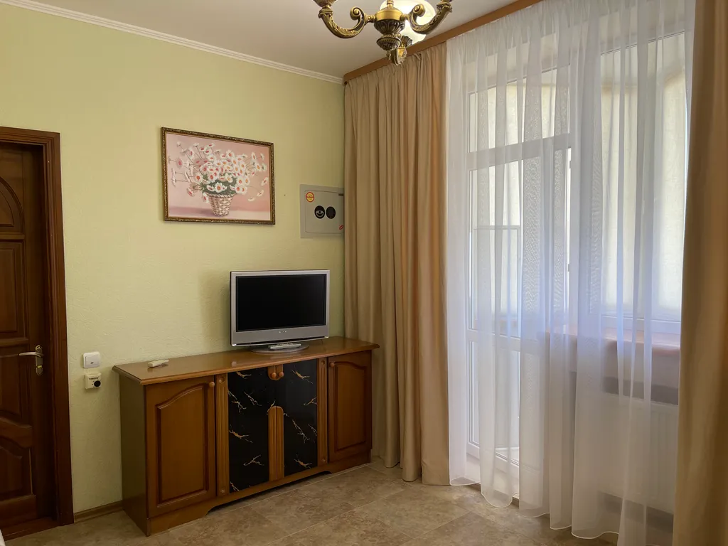 Уютная 4-х комнатная квартира в центре Евпатории с видом на море