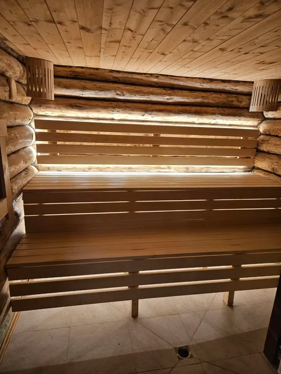 Дом, баня, чан, отапливаемая беседка